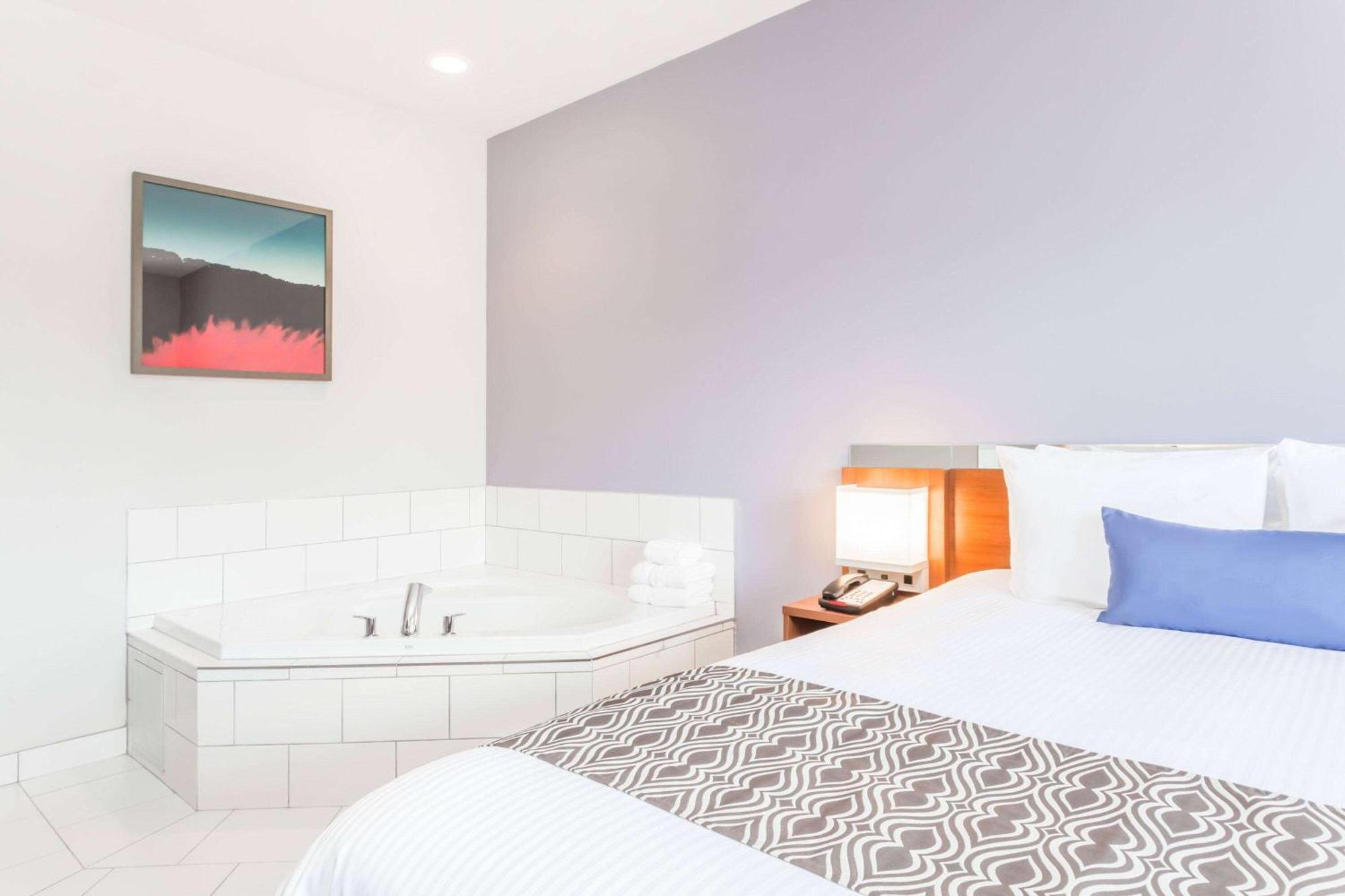 Microtel Inn & Suites Sault Ste. Marie Zewnętrze zdjęcie